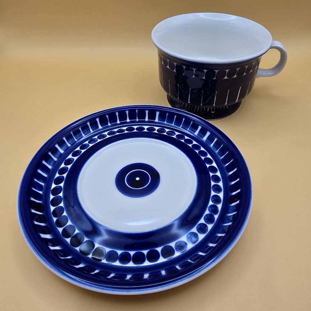 Vintage Arabia Of Finland Valencia tea cups & saucers designed by Ulla Procope